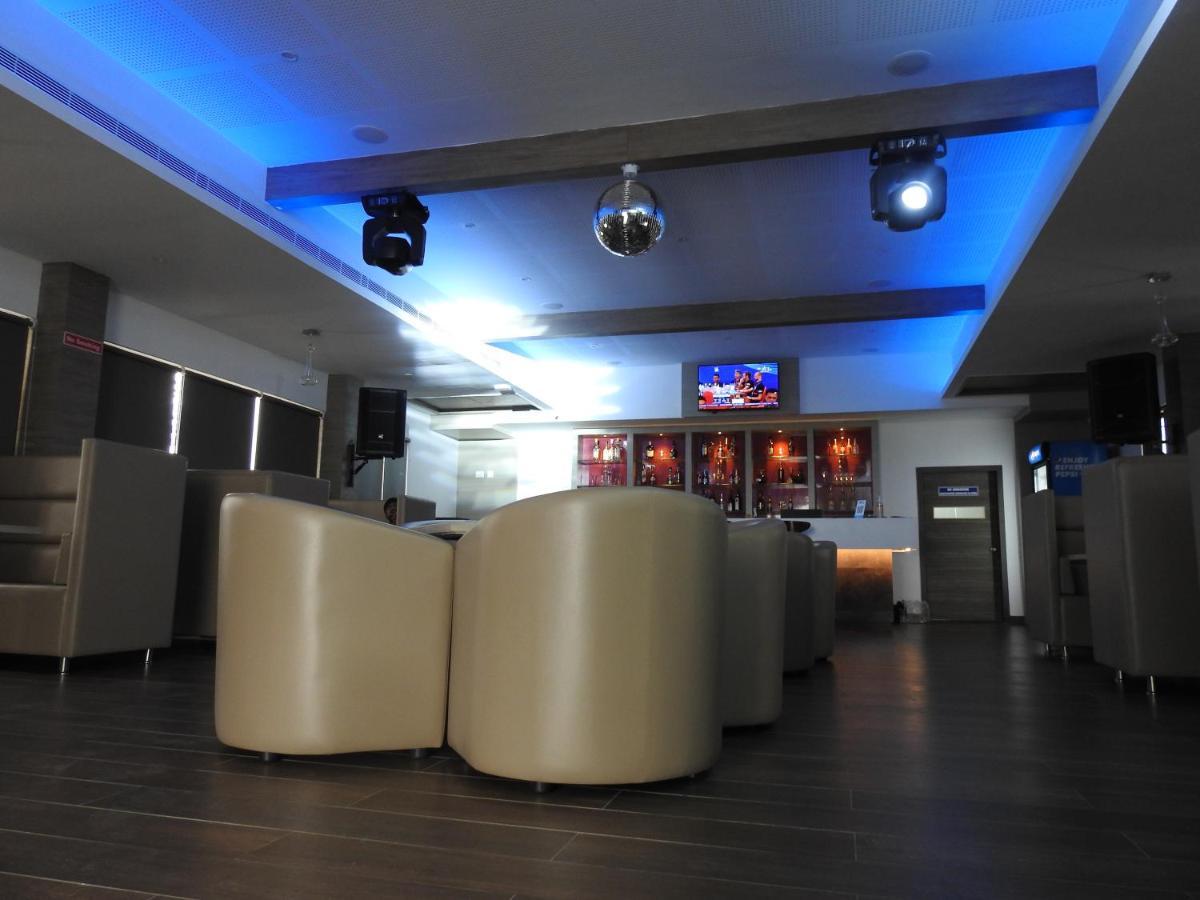 Hotel Annamalai Bahur Bagian luar foto