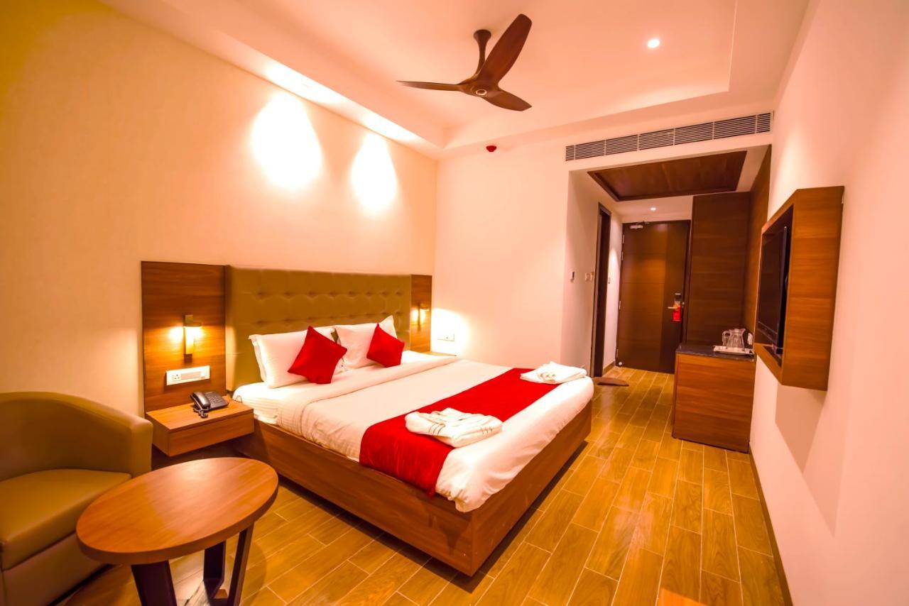 Hotel Annamalai Bahur Bagian luar foto