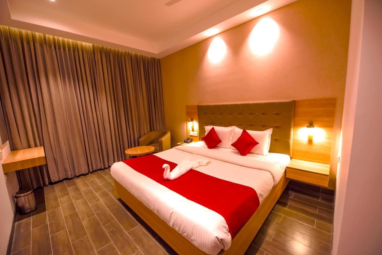 Hotel Annamalai Bahur Bagian luar foto