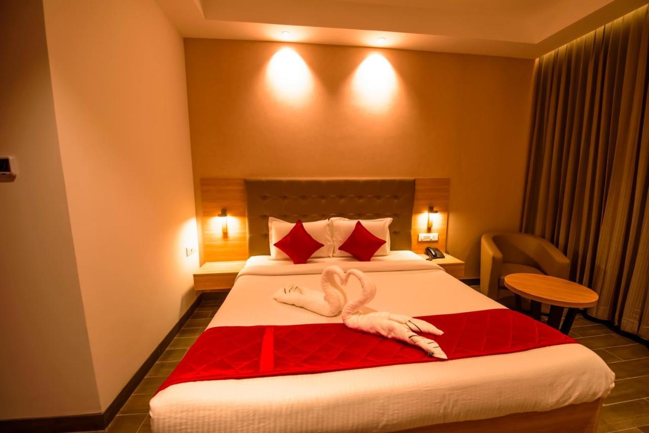 Hotel Annamalai Bahur Bagian luar foto