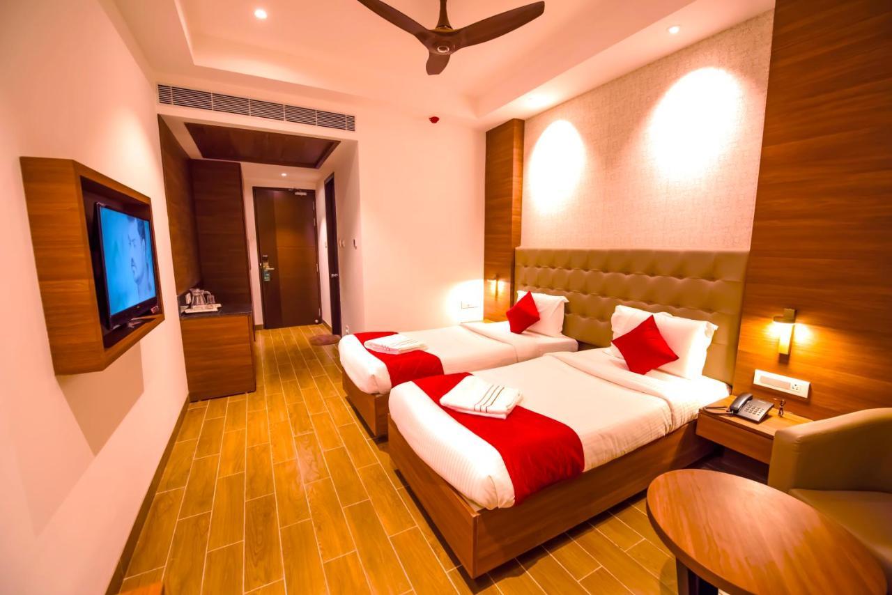 Hotel Annamalai Bahur Bagian luar foto