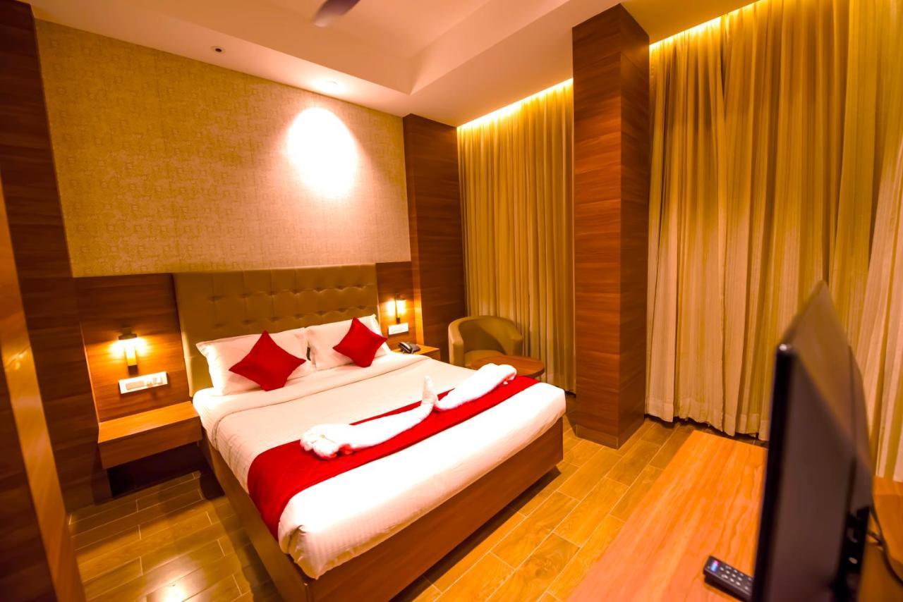 Hotel Annamalai Bahur Bagian luar foto